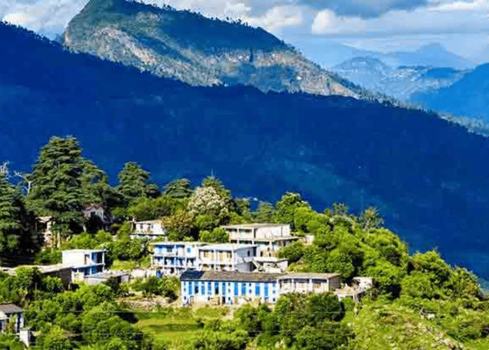 Charkanya Shikhar locally famous as ‘Charekh Danda’ was once the heavenly abode of the great sage, Maharishi Charak. It was here that Maharishi Charak compiled the granth or book called ‘Nighut’ which possessed valuable information about the medicinal plants that were indigenous to the Himalayas.